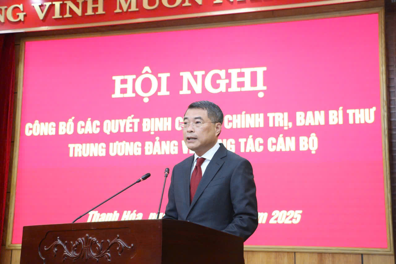 Công bố quyết định của Bộ Chính trị về công tác cán bộ tại Thanh Hóa- Ảnh 2.