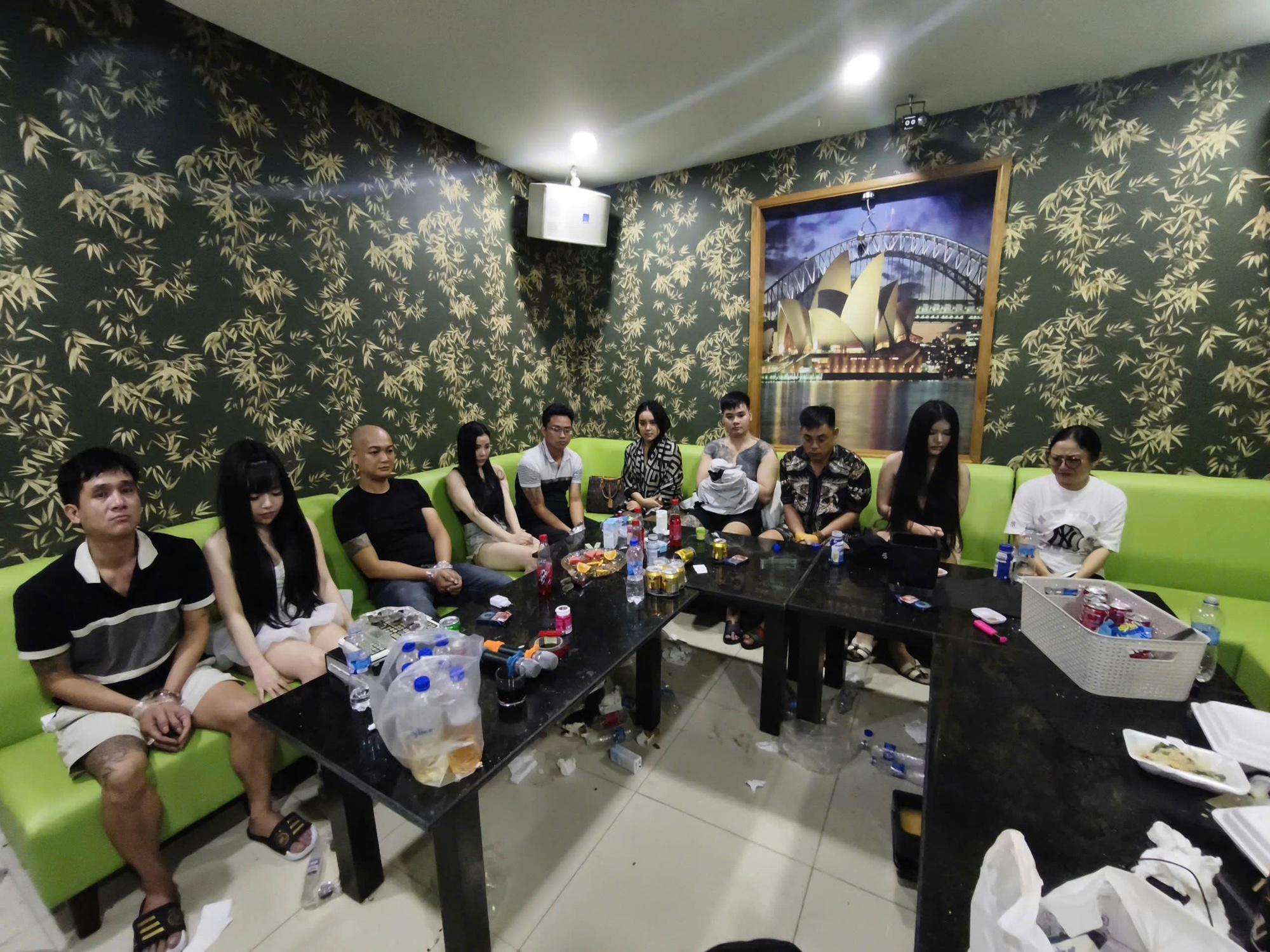 Triệt phá Nhóm tổ chức sử dụng ma túy tại quán karaoke ở Đà Nẵng - Ảnh 1. Triệt phá Nhóm tổ chức sử dụng ma túy tại quán karaoke ở Đà Nẵng - Ảnh 1.