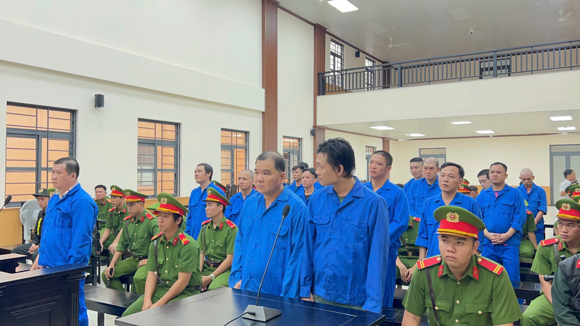 Hiếu “Xì-po” bị phạt 3 năm 6 tháng tù - Ảnh 2. Hiếu “Xì-po” bị phạt 3 năm 6 tháng tù - Ảnh 2.