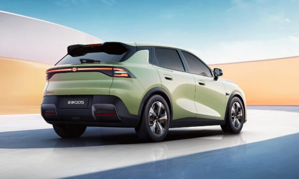 Ông trùm xe tải hợp tác xây nhà máy tại Việt Nam hé lộ mẫu SUV điện cỡ nhỏ: Một lần sạc đi hơn 500 km, giá khởi điểm từ 400 triệu đồng - Ảnh 1.