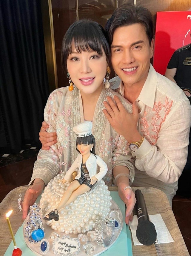 "Triển Chi&ecirc;u" sinh ra ở Việt Nam: 3 đời vợ đều to&agrave;n mỹ nh&acirc;n, giờ th&agrave;nh "tỷ ph&uacute; kh&ocirc;ng tuổi" kh&eacute;t tiếng Cbiz- Ảnh 11.