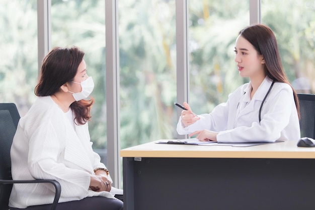 Uống nước mật ong mỗi ngày, nửa năm sau người phụ nữ đi khám, nhận kết quả bất ngờ - Ảnh 2.