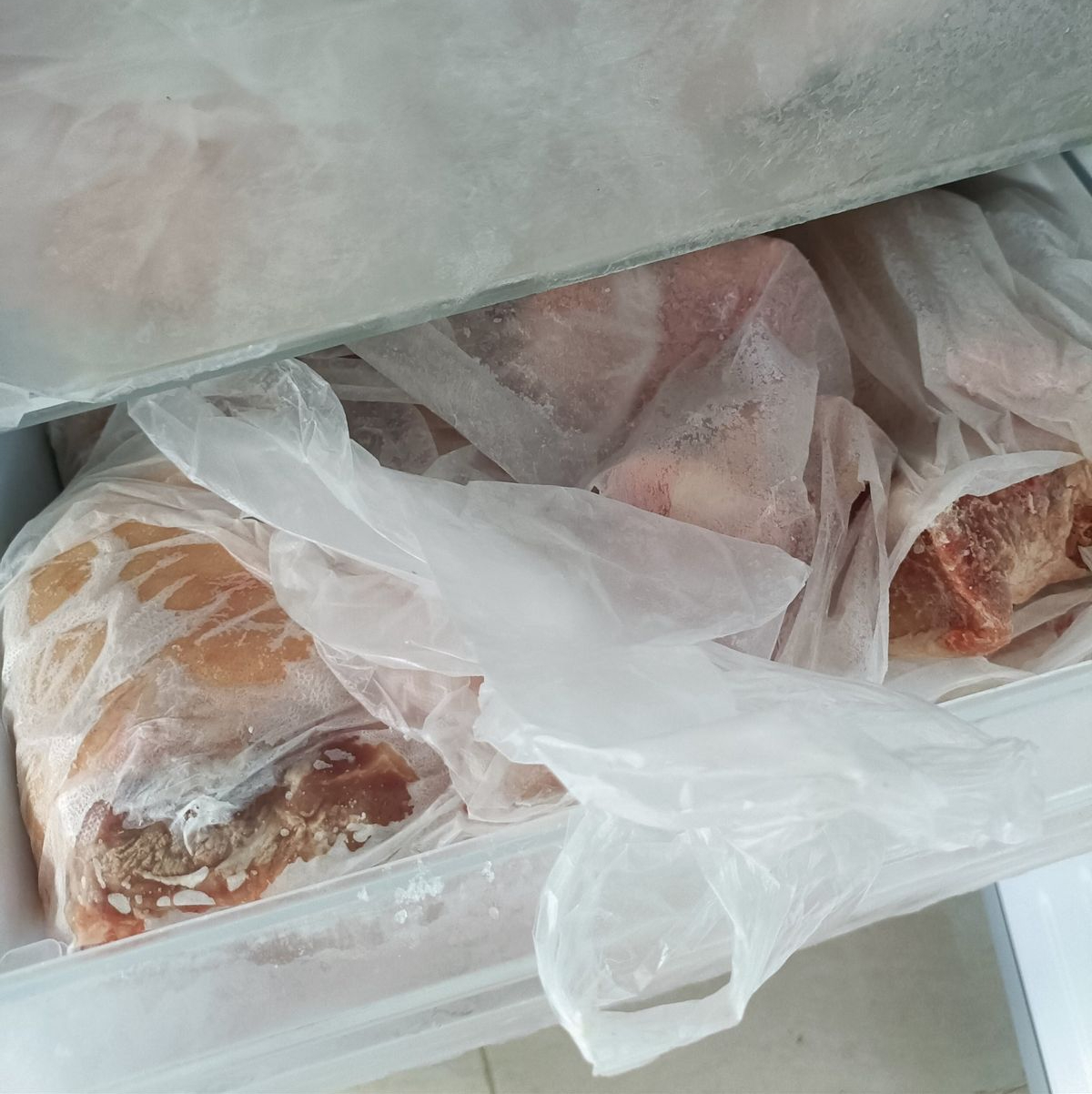 Thịt đông lạnh để bao lâu? Rã đông nhiều lần có nên ăn tiếp không? - Ảnh 1. Thịt đông lạnh để bao lâu? Rã đông nhiều lần có nên ăn tiếp không? - Ảnh 1.