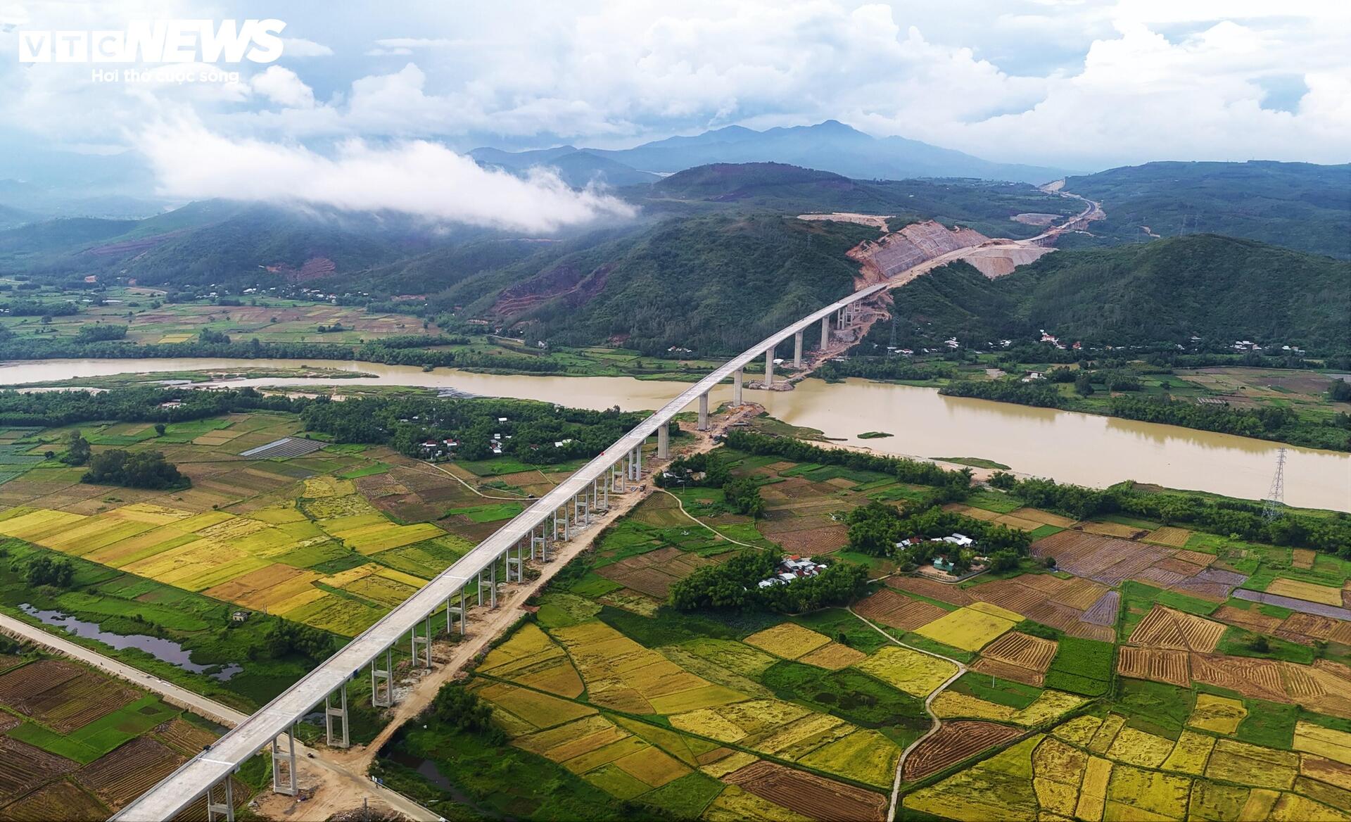 Cầu Kỳ Lộ - cây cầu dài nhất cao tốc Bắc - Nam phía đông có gì đặc biệt? - Ảnh 3.