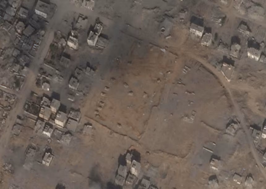 Xe tăng Israel bao vây Gaza, dòng người sơ tán vội vàng chạy trốn- Ảnh 1. Xe tăng Israel bao vây Gaza, dòng người sơ tán vội vàng chạy trốn- Ảnh 1.