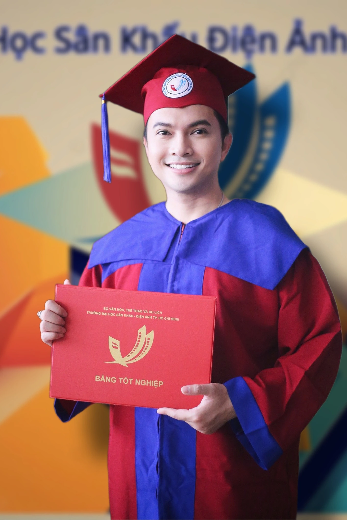 Nam ca sĩ sở hữu 3 bằng đại học và hôn nhân viên mãn với vợ là hot girl ngân hàng, con nhà giàu - Ảnh 2.