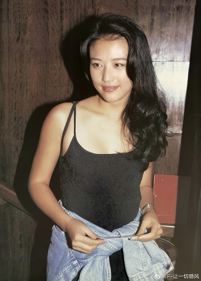 "Triển Chi&ecirc;u" sinh ra ở Việt Nam: 3 đời vợ đều to&agrave;n mỹ nh&acirc;n, giờ th&agrave;nh "tỷ ph&uacute; kh&ocirc;ng tuổi" kh&eacute;t tiếng Cbiz- Ảnh 5.