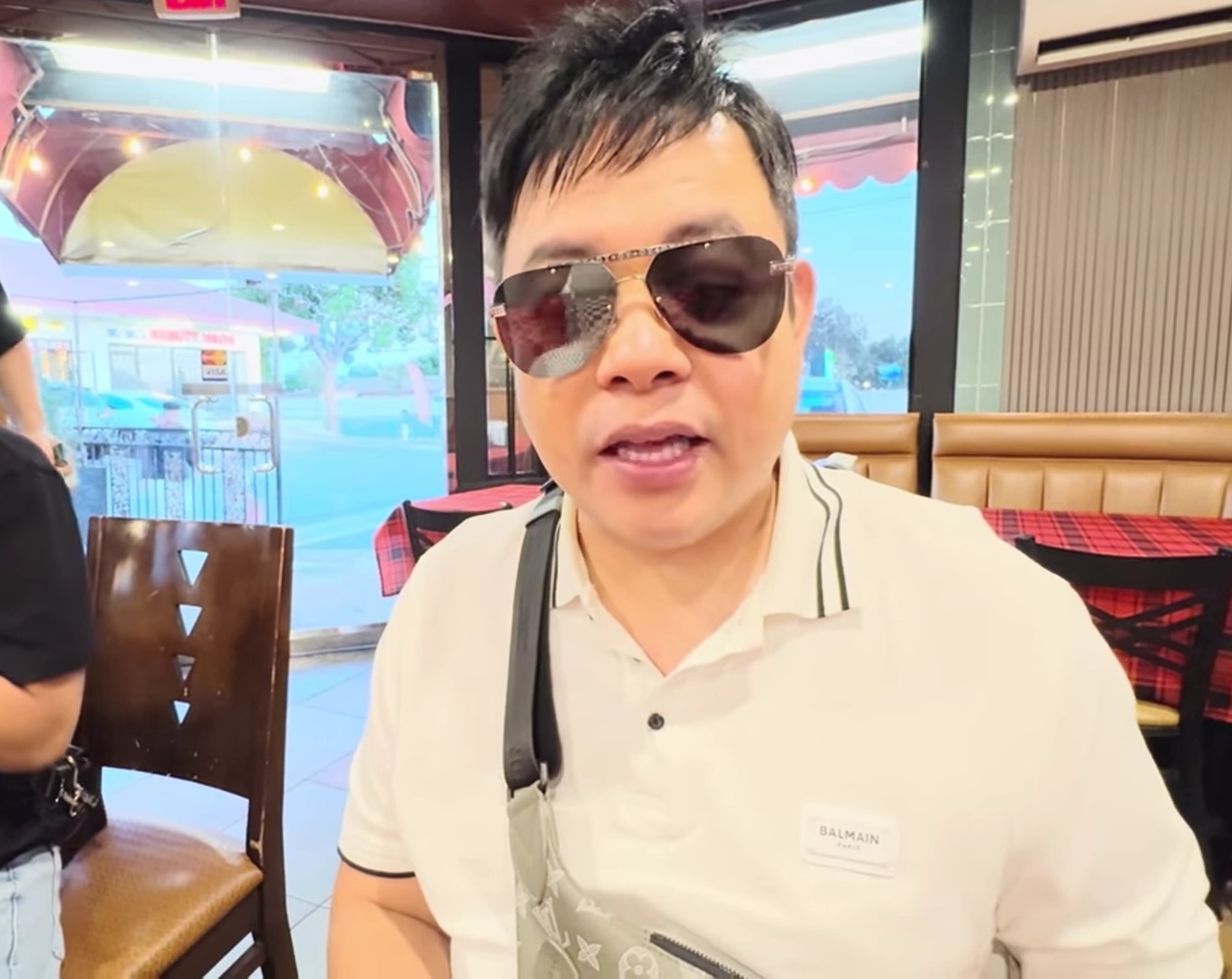 "Em gái chị Cẩm Ly hiện đang sống ở tòa nhà của ông Trump tại New York"- Ảnh 1. "Em gái chị Cẩm Ly hiện đang sống ở tòa nhà của ông Trump tại New York"- Ảnh 1.