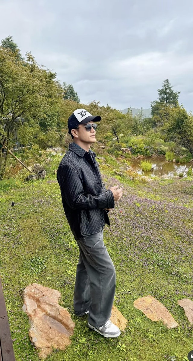 "Triển Chi&ecirc;u" sinh ra ở Việt Nam: 3 đời vợ đều to&agrave;n mỹ nh&acirc;n, giờ th&agrave;nh "tỷ ph&uacute; kh&ocirc;ng tuổi" kh&eacute;t tiếng Cbiz- Ảnh 14.