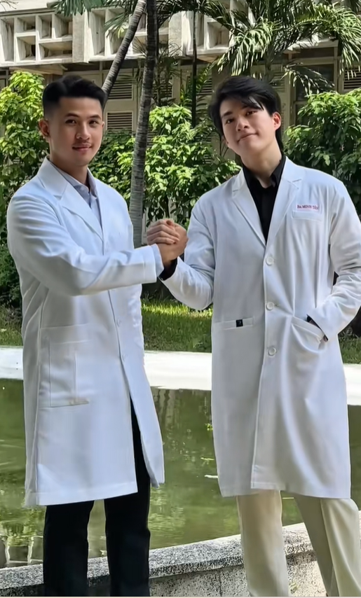 2 b&aacute;c sĩ sinh năm 2001, đến từ Đại học Y Dược TP.HCM: "Ph&aacute;t đi&ecirc;n" với trai ng&agrave;nh Y l&agrave; thật! - Ảnh 1.