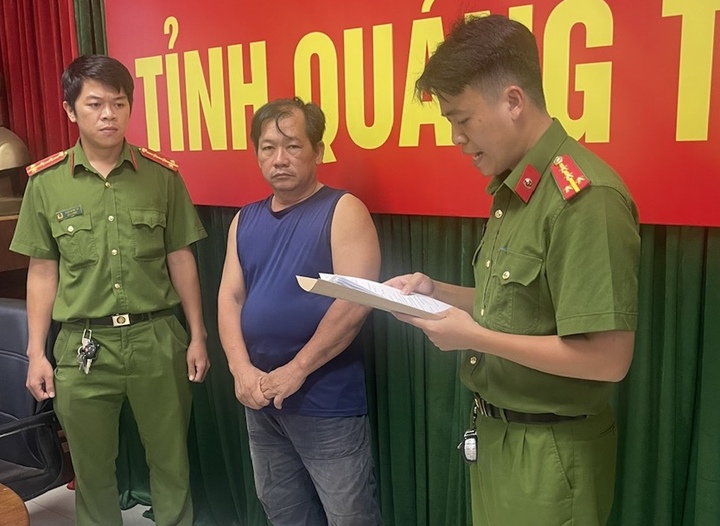 Xe tải lao vào chợ Tân Long ở Quảng Trị gây thương vong nghiêm trọng - Ảnh 1. Xe tải lao vào chợ Tân Long ở Quảng Trị gây thương vong nghiêm trọng - Ảnh 1.