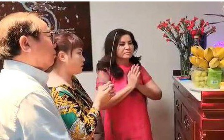Hoa hậu ly hôn sau 2 tuần cưới: 39 tuổi vẫn độc thân, vừa đến thắp hương xin lỗi nhà chồng cũ - Ảnh 1.