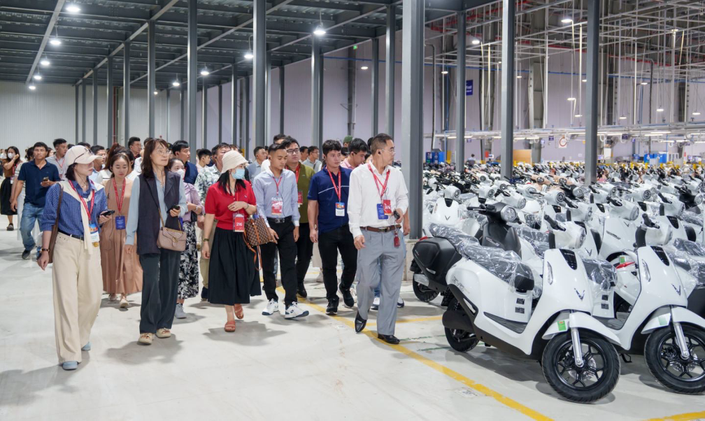 600 nh&agrave; ph&acirc;n phối VinFast đồng l&ograve;ng nhất tr&iacute; b&aacute;n 1,5 triệu xe m&aacute;y điện trong năm 2026 - Ảnh 2.