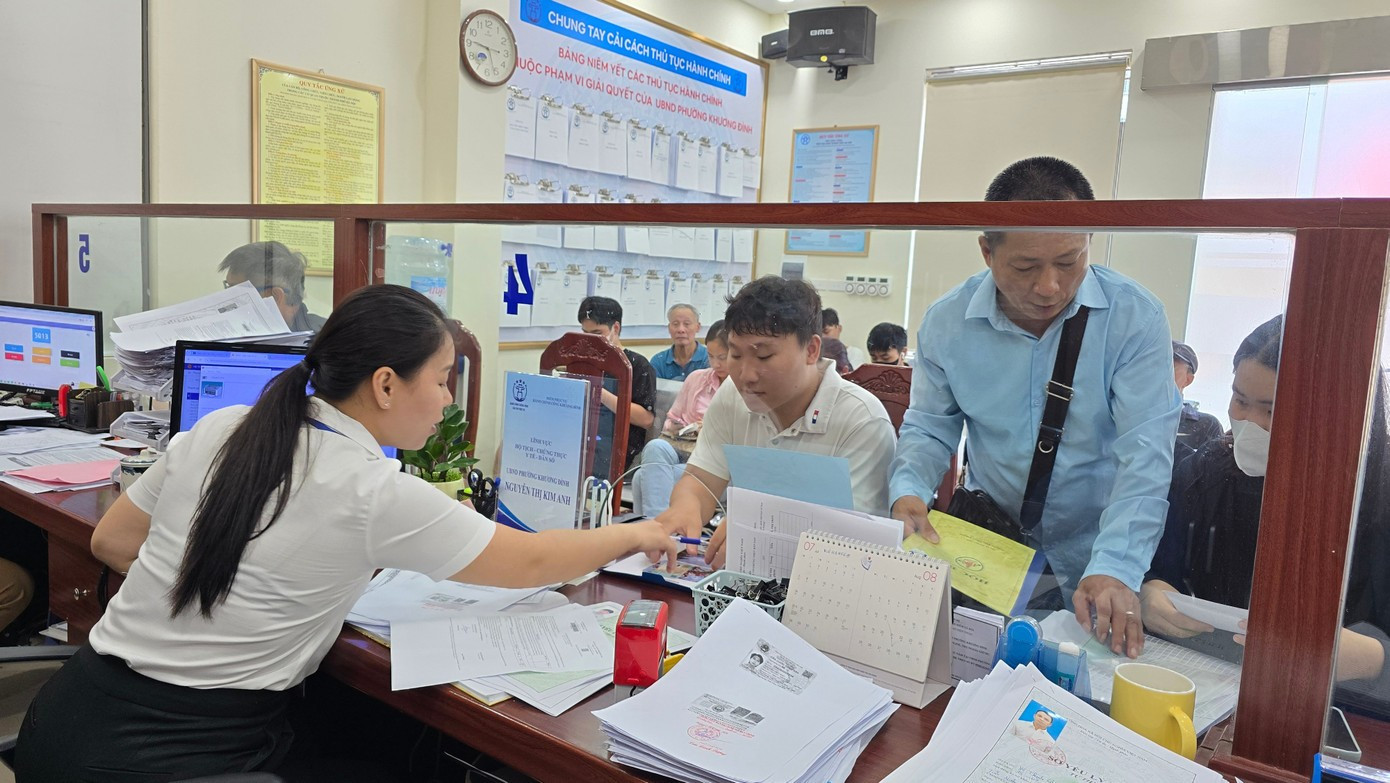 Hà Nội đề xuất tăng thu nhập cho cán bộ , công chức từ năm 2026 - Ảnh 1. Hà Nội đề xuất tăng thu nhập cho cán bộ , công chức từ năm 2026 - Ảnh 1.