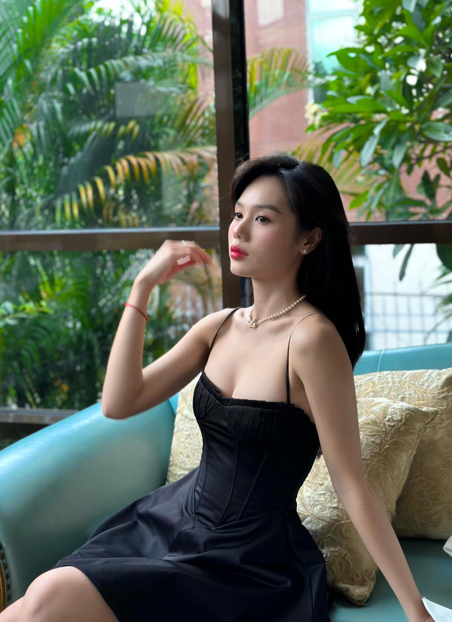 Cô tiếp viên hàng không trên "chuyến bay sinh tử" đang hot nhất Việt Nam: "Trâm Anh ơi, em đẹp quá" - Ảnh 11.