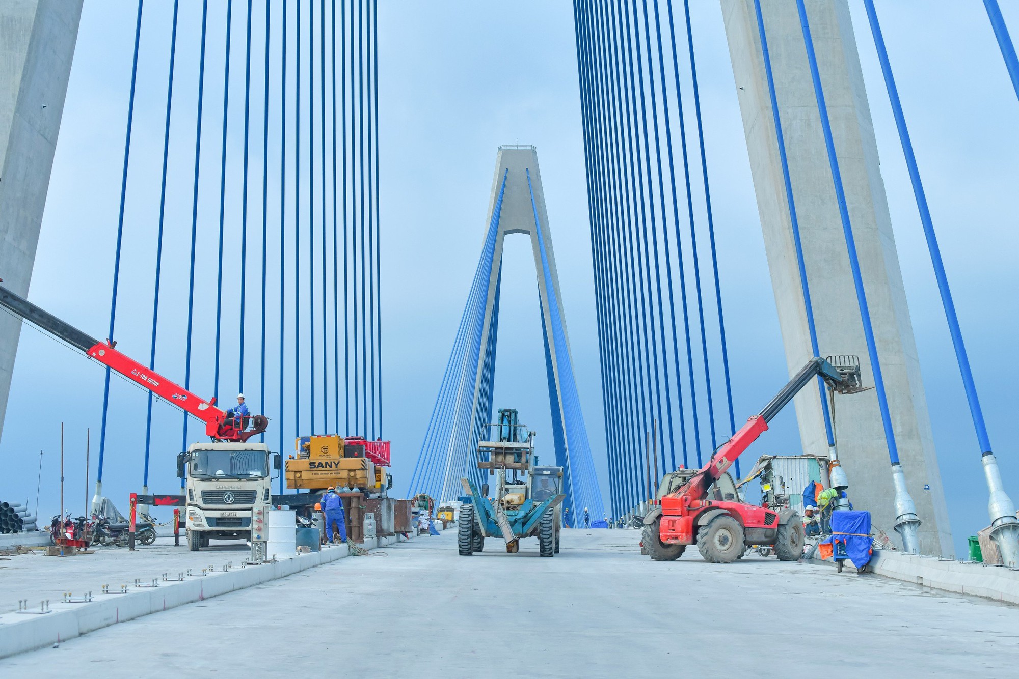 Có gì đặc biệt ở cầu dây văng 5.000 tỷ phía Nam, hoàn toàn do người Việt xây, nhiều lần được Thủ tướng khen to đẹp hơn nhưng suất đầu tư chỉ bằng nửa cầu cũ - Ảnh 3.