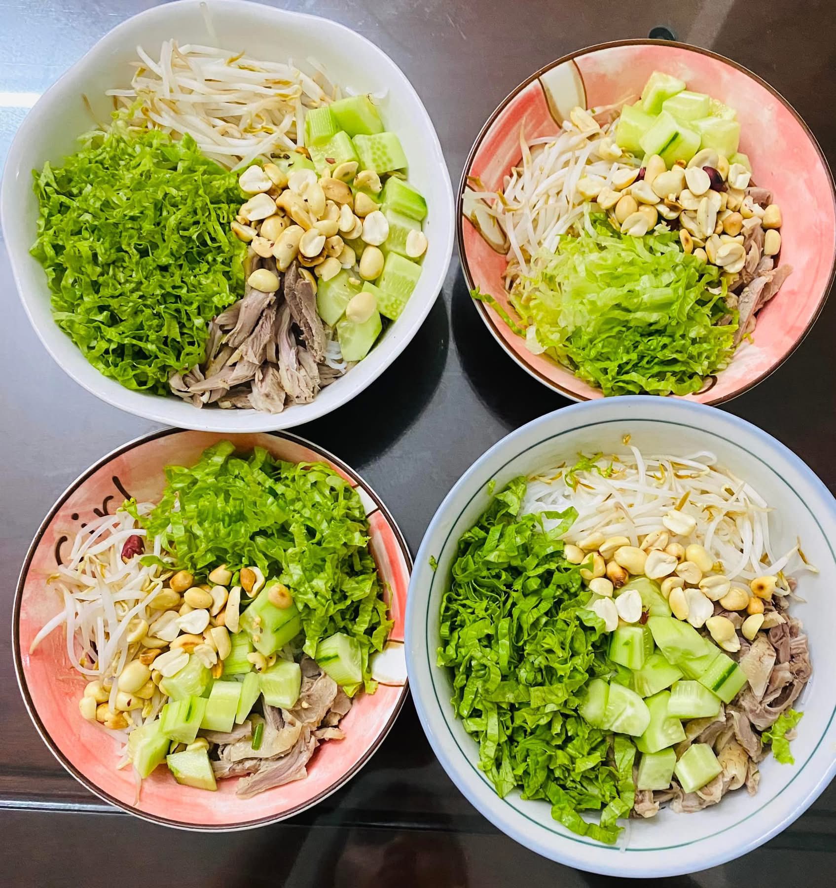 Mỗi ng&agrave;y một m&oacute;n kh&ocirc;ng ng&agrave;y n&agrave;o tr&ugrave;ng, mẹ 4 con nấu ăn ở nh&agrave; cỡ n&agrave;y bảo sao đi qu&aacute;n n&agrave;o con cũng k&ecirc;u "kh&ocirc;ng ngon bằng mẹ l&agrave;m"- Ảnh 13.