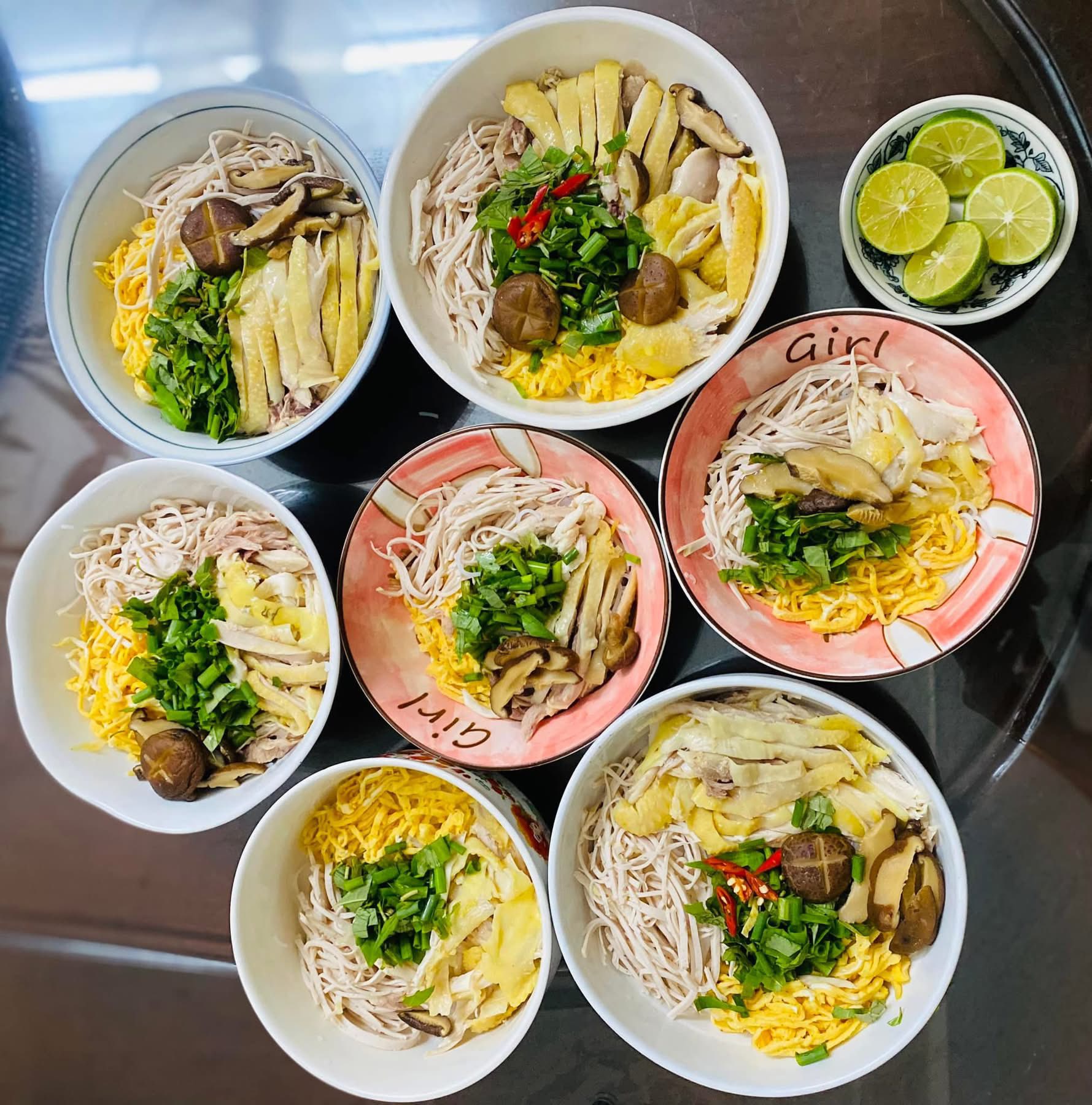 Mỗi ng&agrave;y một m&oacute;n kh&ocirc;ng ng&agrave;y n&agrave;o tr&ugrave;ng, mẹ 4 con nấu ăn ở nh&agrave; cỡ n&agrave;y bảo sao đi qu&aacute;n n&agrave;o con cũng k&ecirc;u "kh&ocirc;ng ngon bằng mẹ l&agrave;m"- Ảnh 6.