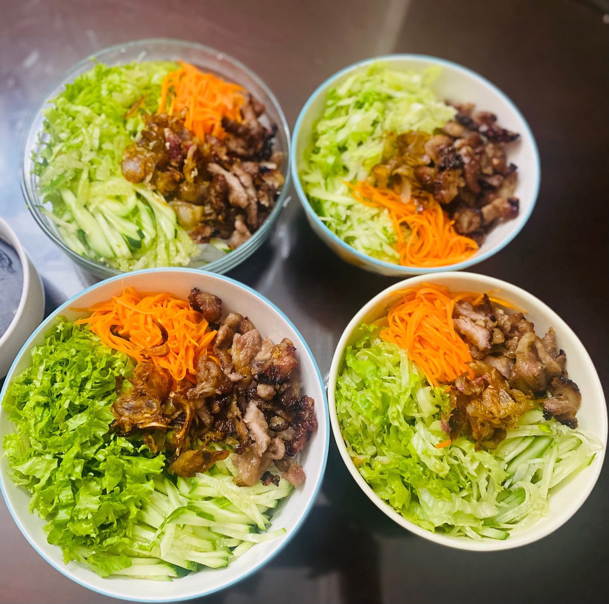 Mỗi ng&agrave;y một m&oacute;n kh&ocirc;ng ng&agrave;y n&agrave;o tr&ugrave;ng, mẹ 4 con nấu ăn ở nh&agrave; cỡ n&agrave;y bảo sao đi qu&aacute;n n&agrave;o con cũng k&ecirc;u "kh&ocirc;ng ngon bằng mẹ l&agrave;m"- Ảnh 11.