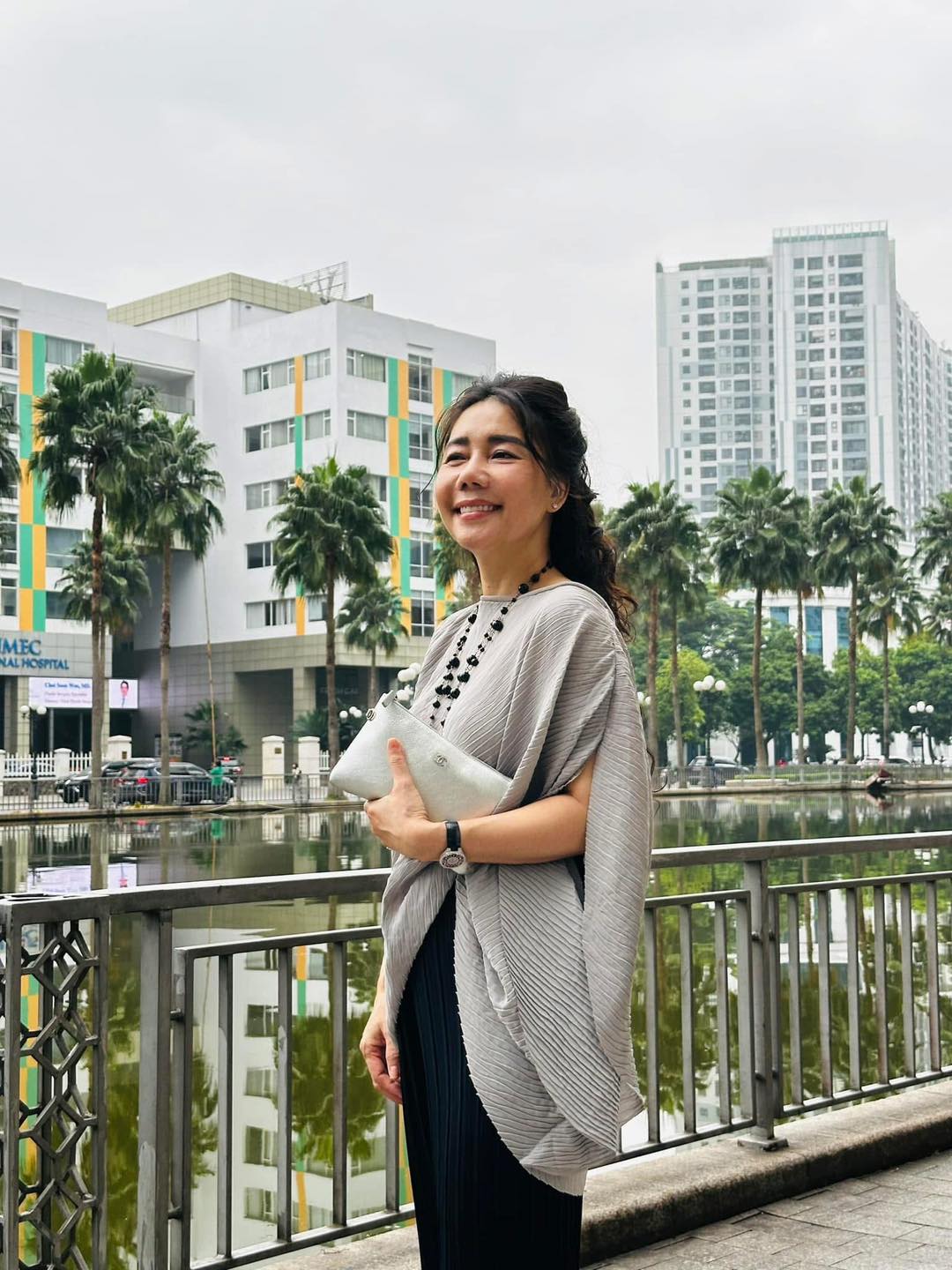 Ch&acirc;n dung người mẹ mời &ldquo;tổng t&agrave;i&rdquo; ra khỏi qu&aacute;n c&agrave; ph&ecirc;: Kh&iacute; chất n&agrave;y mới thật sự l&agrave; tổng t&agrave;i- Ảnh 6.