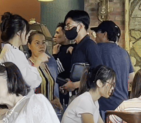 Ch&acirc;n dung người mẹ mời &ldquo;tổng t&agrave;i&rdquo; ra khỏi qu&aacute;n c&agrave; ph&ecirc;: Kh&iacute; chất n&agrave;y mới thật sự l&agrave; tổng t&agrave;i- Ảnh 3.