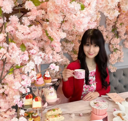 Câu chuyện tình yêu đặc biệt giữa phụ nữ 63 tuổi và chàng trai 31 tuổi - Ảnh 2. Câu chuyện tình yêu đặc biệt giữa phụ nữ 63 tuổi và chàng trai 31 tuổi - Ảnh 2.