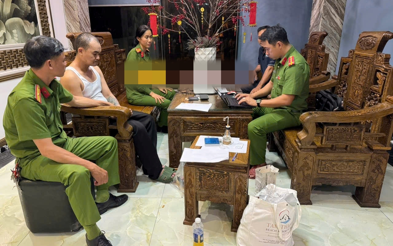 Cô gái sinh năm 1998 bị bạn trai quen qua mạng lừa đảo thế nào? - Ảnh 1.