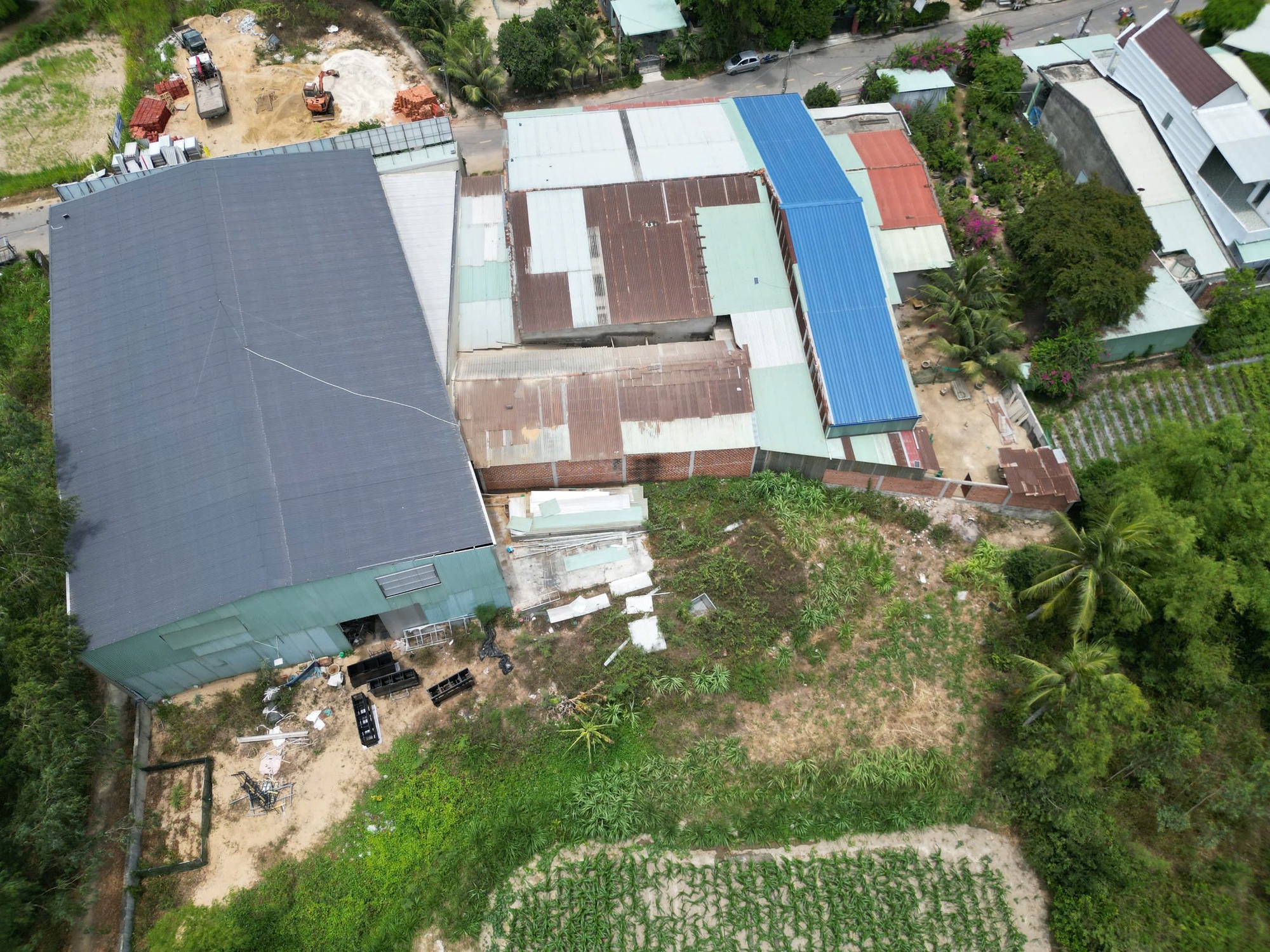 Nhà kho xây trên đất công ở Gia Lai chính thức bắt đầu tháo dỡ - Ảnh 2.