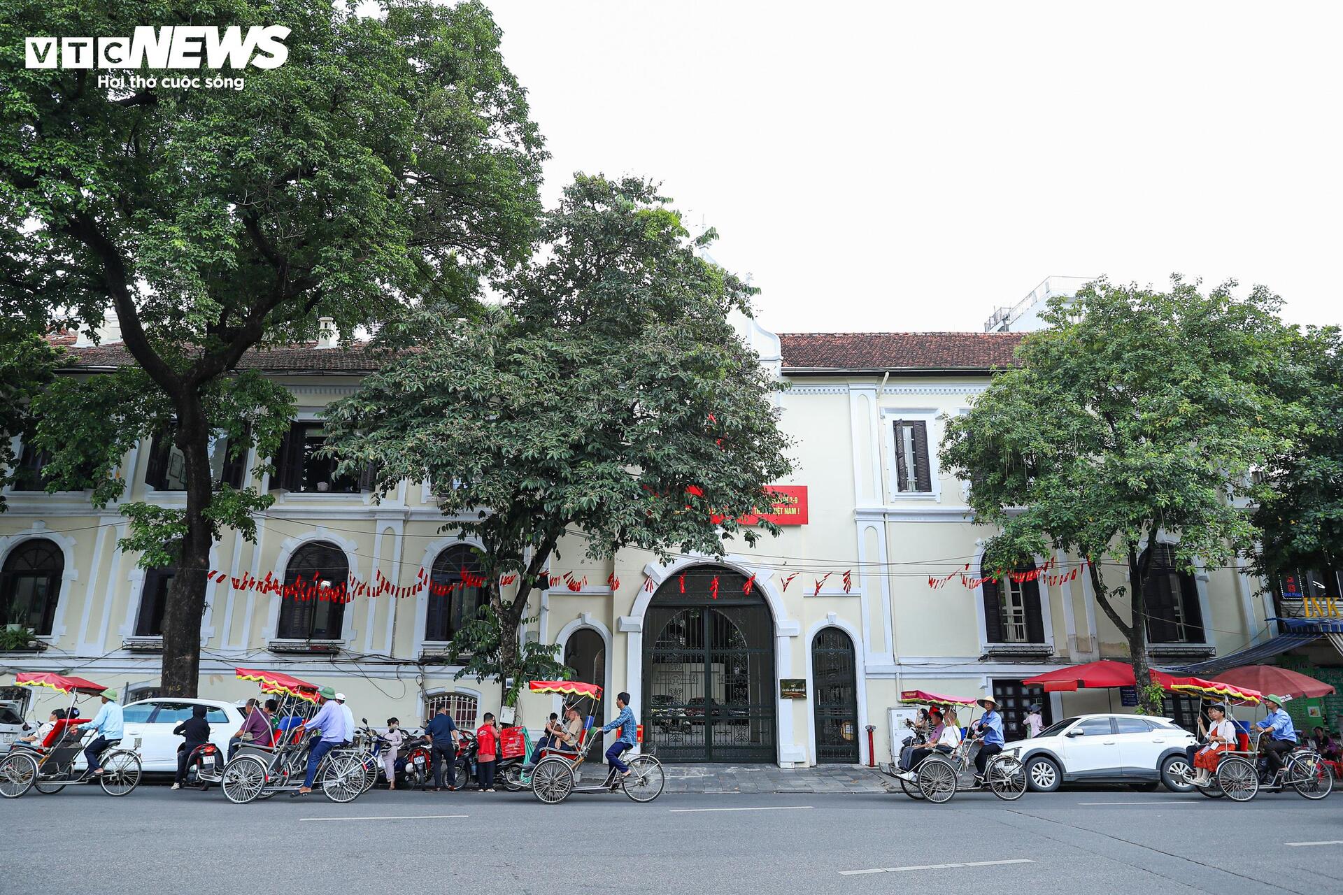 Cận cảnh 59 công trình trên đất vàng Hồ Gươm sắp di dời để xây quảng trường - Ảnh 18. Cận cảnh 59 công trình trên đất vàng Hồ Gươm sắp di dời để xây quảng trường - Ảnh 18.