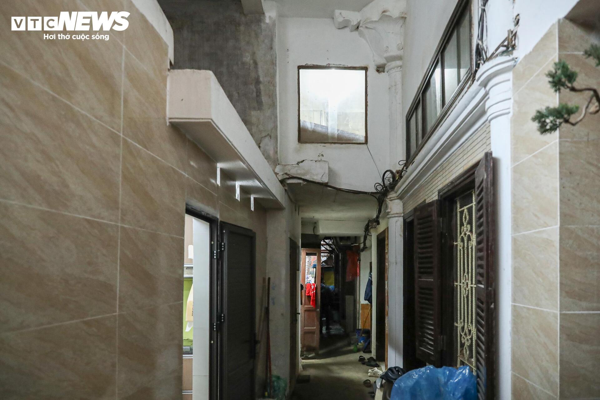 Cận cảnh 59 công trình trên đất vàng Hồ Gươm sắp di dời để xây quảng trường - Ảnh 11. Cận cảnh 59 công trình trên đất vàng Hồ Gươm sắp di dời để xây quảng trường - Ảnh 11.