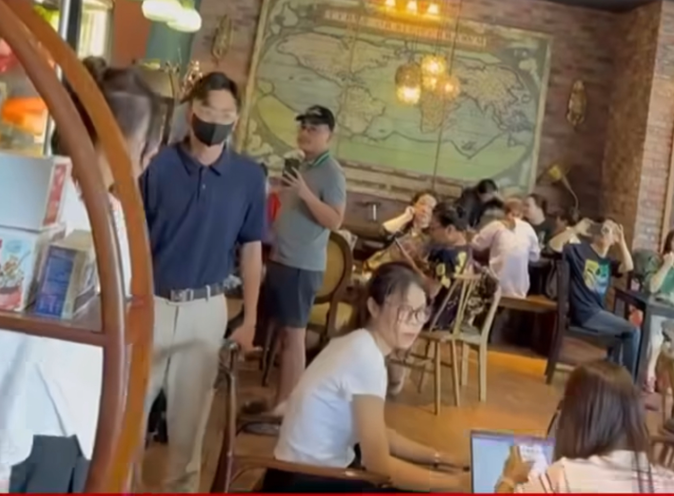 Tổng tài xin lỗi không được chấp nhận: Hối hận Sau vụ hành hung nhân viên quán cà phê - Ảnh 1.