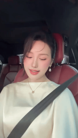 Tiểu thư Doãn Hải My "lên đồ" sang chảnh, xinh như hoa hậu, khí chất khác hẳn lúc cặm cụi rửa bát ở quê chồng - Ảnh 1.