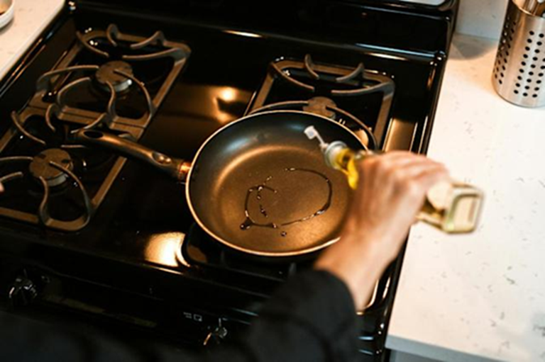 Dùng Sai Một Loại Chảo, Người Phụ Nữ Nhiễm “Hóa Chất Vĩnh Cửu”, Bị Ung Thư Gan- Ảnh 1. Dùng Sai Một Loại Chảo, Người Phụ Nữ Nhiễm “Hóa Chất Vĩnh Cửu”, Bị Ung Thư Gan- Ảnh 1.