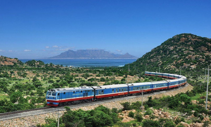 Chuyến tàu đi hơn 40km, mất hơn 1 giờ đồng hồ, giá vé chỉ 55.000d: Rất tiện nhưng nhiều người chưa biết - Ảnh 1.