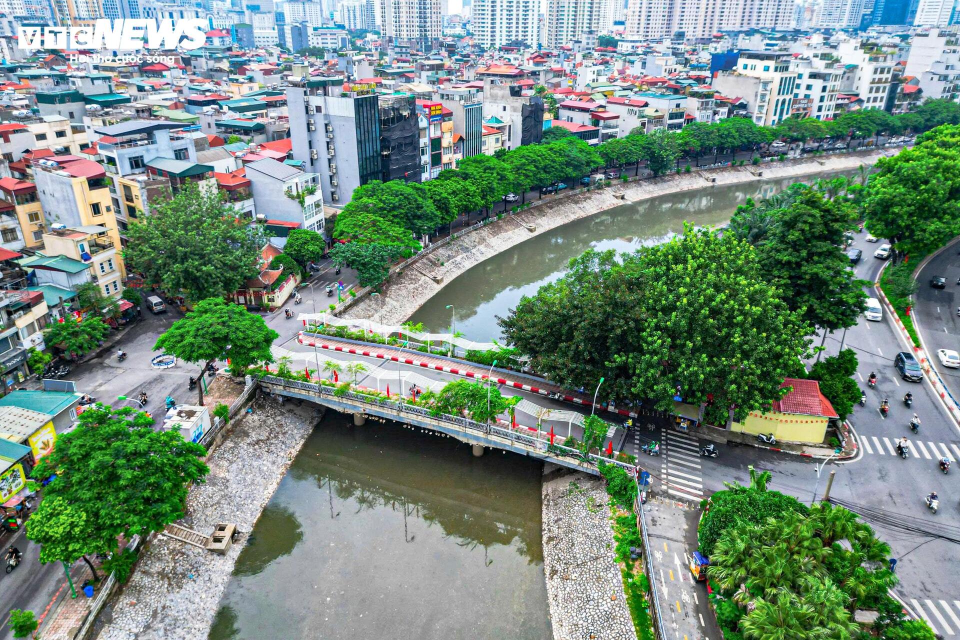 Sông Tô Lịch thay đổi ra sao sau một năm triển khai dự án 'hồi sinh'? - Ảnh 2.