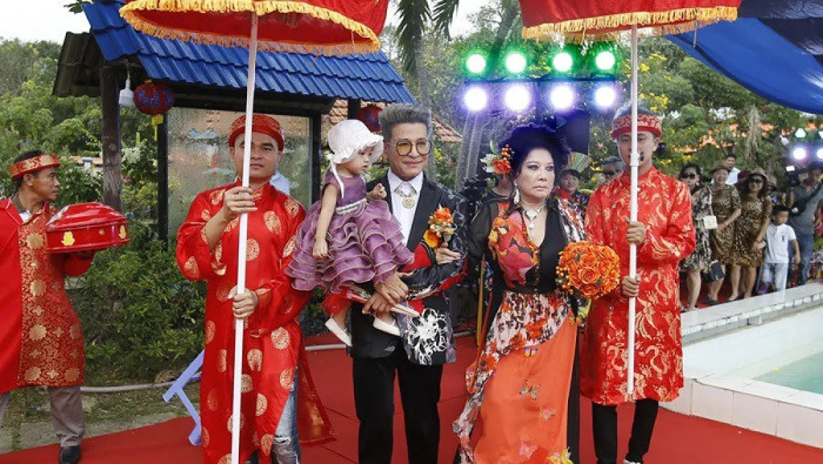 Nam nghệ sĩ cưới nhiều nhất showbiz Việt: U70 trùng tu nhan sắc, sống kín đáo sau tai nạn hy hữu - Ảnh 2. Nam nghệ sĩ cưới nhiều nhất showbiz Việt: U70 trùng tu nhan sắc, sống kín đáo sau tai nạn hy hữu - Ảnh 2.