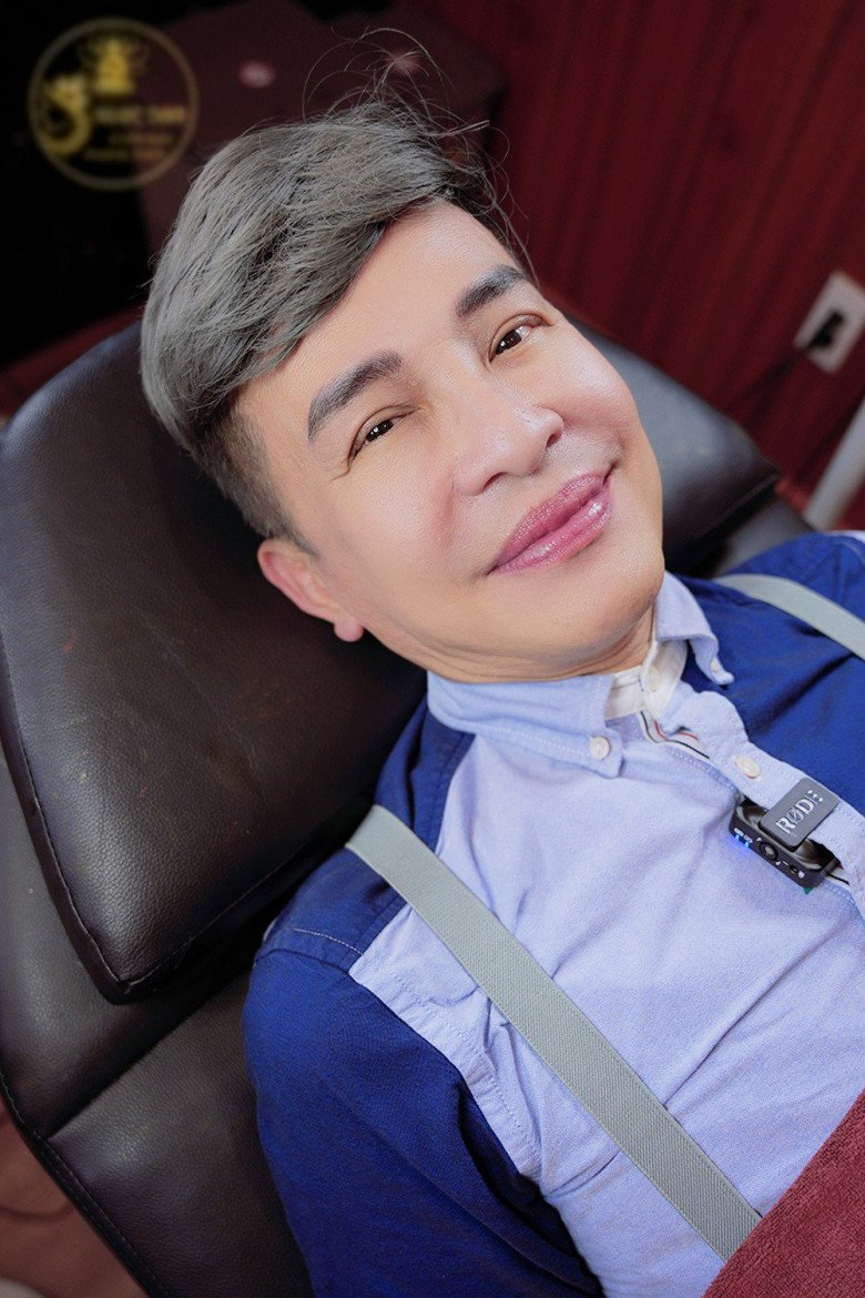 Nam nghệ sĩ cưới nhiều nhất showbiz Việt: U70 trùng tu nhan sắc, sống kín đáo sau tai nạn hy hữu - Ảnh 3. Nam nghệ sĩ cưới nhiều nhất showbiz Việt: U70 trùng tu nhan sắc, sống kín đáo sau tai nạn hy hữu - Ảnh 3.