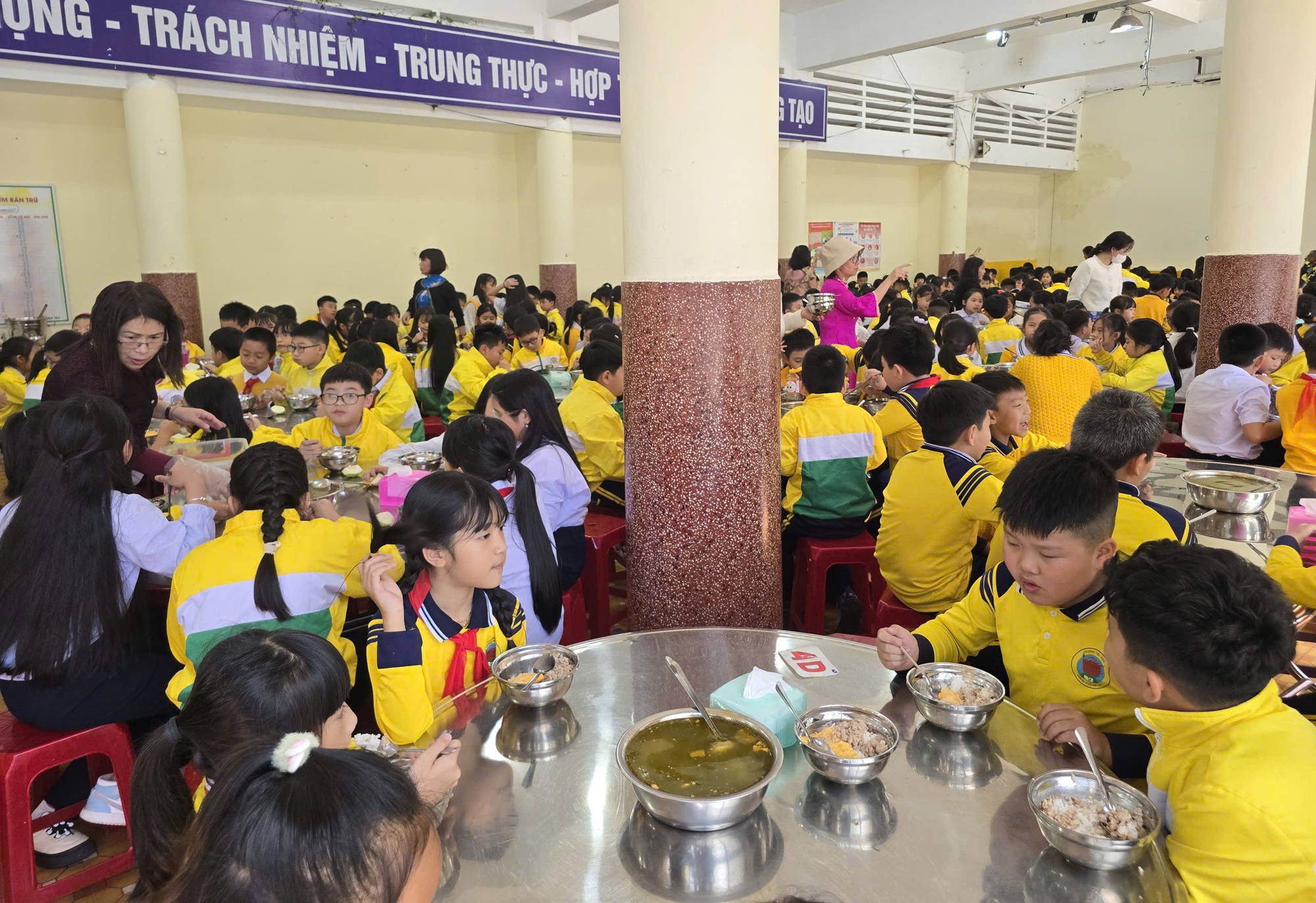 Người tố cáo vụ nhập thực phẩm bẩn vào trường tiểu học: "Tôi không vụ lợi gì"- Ảnh 3.