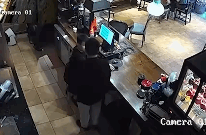 Tổng tài xin lỗi không được chấp nhận: Hối hận Sau vụ hành hung nhân viên quán cà phê - Ảnh 2.