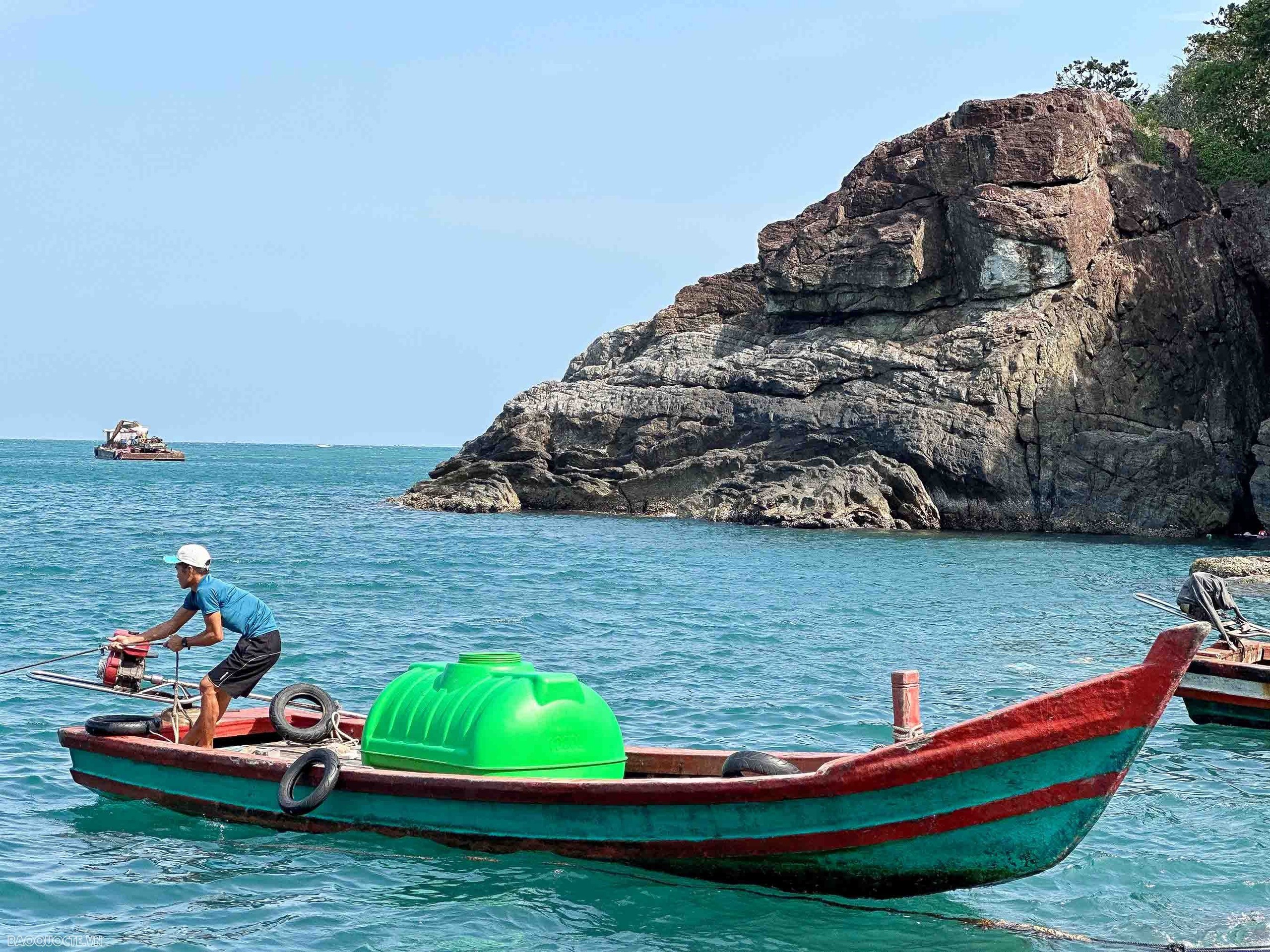 Hòn đảo nằm ở cực Nam Tổ quốc, không khách sạn, không nhà hàng, du khách nhận xét: "Chưa hề nghe tên" - Ảnh 3.