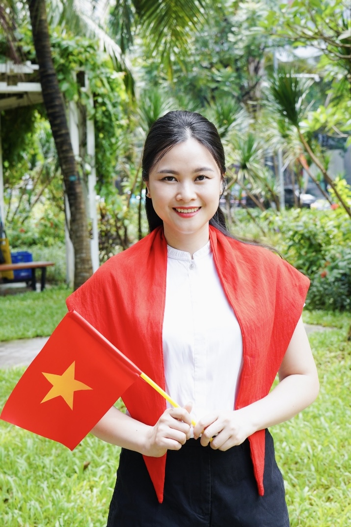 BTV Mùi Khánh Ly: "Tự hào có mẹ là cựu chiến binh" - Ảnh 4. BTV Mùi Khánh Ly: "Tự hào có mẹ là cựu chiến binh" - Ảnh 4.