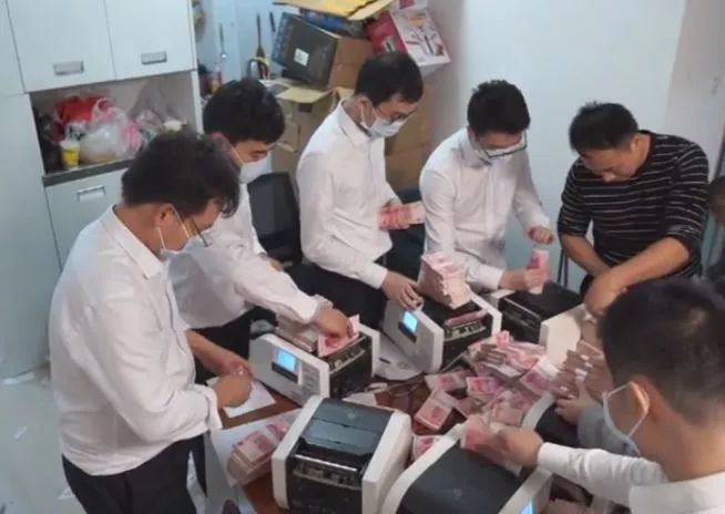 Đột kích lừa đảo đa cấp quy mô lớn, thu giữ 173 tỷ đồng tiền mặt - Ảnh 3.