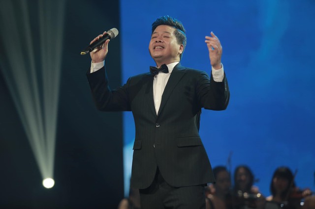 Nam ca sĩ hát mở màn cả 2 Concert Quốc Gia: “Ông hoàng nhạc đỏ” danh xứng với thực, từng nhận cát-xê 40.000 đồng- Ảnh 11. Nam ca sĩ hát mở màn cả 2 Concert Quốc Gia: “Ông hoàng nhạc đỏ” danh xứng với thực, từng nhận cát-xê 40.000 đồng- Ảnh 11.