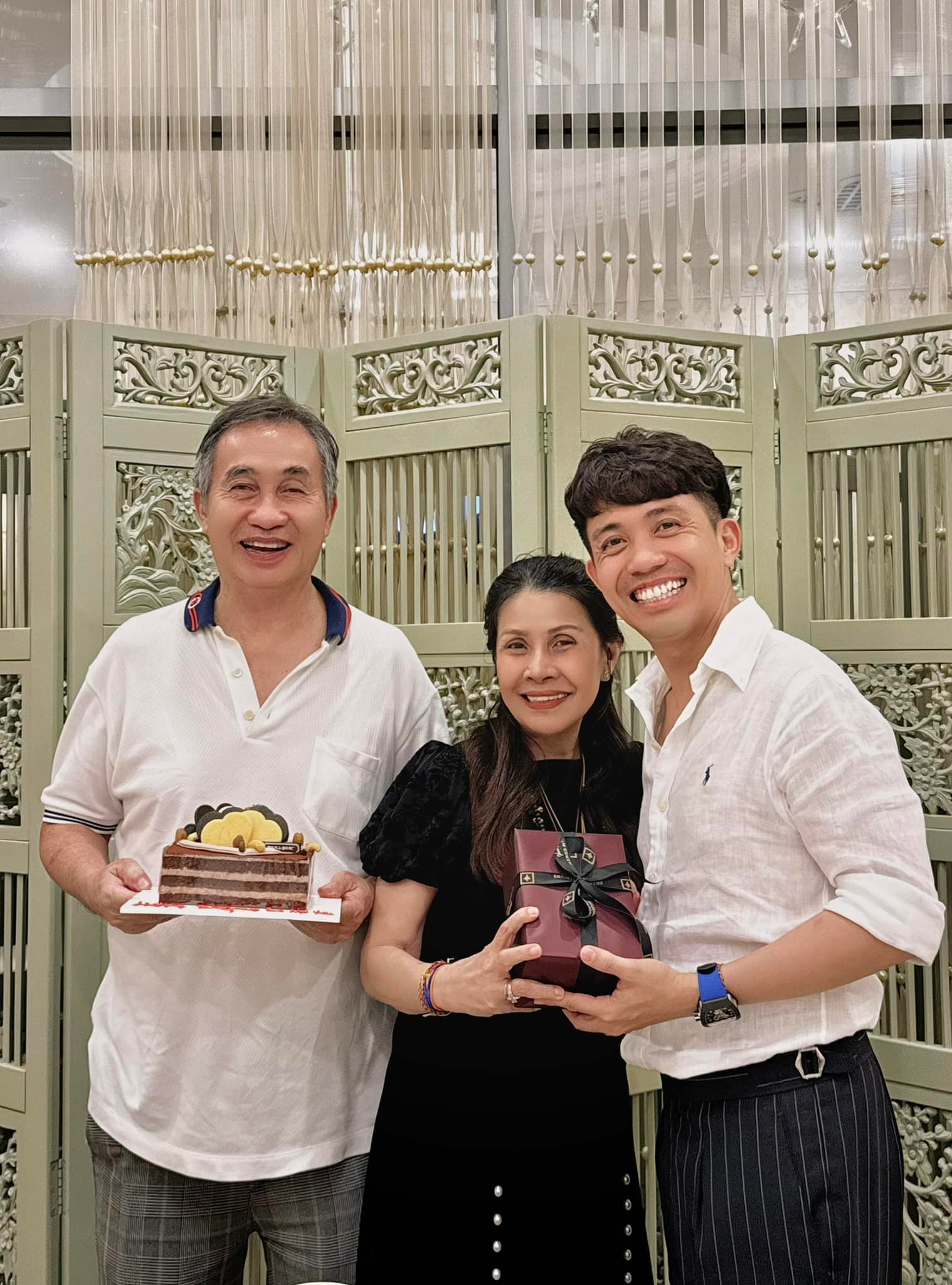 Đại gia đình 4 thế hệ nhà Minh Nhựa hưởng ứng đại lễ 2/9: Bất ngờ nhất là nhan sắc của "cụ ngoại" - phu nhân ông trùm ngành nhựa- Ảnh 7.