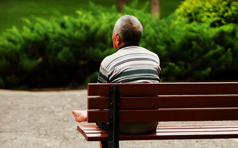 Lương hưu 8 tỷ đồng, người đàn ông 60 tuổi ôm mặt khóc, cuộc sống quá ám ảnh: Tất cả chỉ vì 1 quyết định tưởng chừng hoàn hảo!- Ảnh 1. Lương hưu 8 tỷ đồng, người đàn ông 60 tuổi ôm mặt khóc, cuộc sống quá ám ảnh: Tất cả chỉ vì 1 quyết định tưởng chừng hoàn hảo!- Ảnh 1.