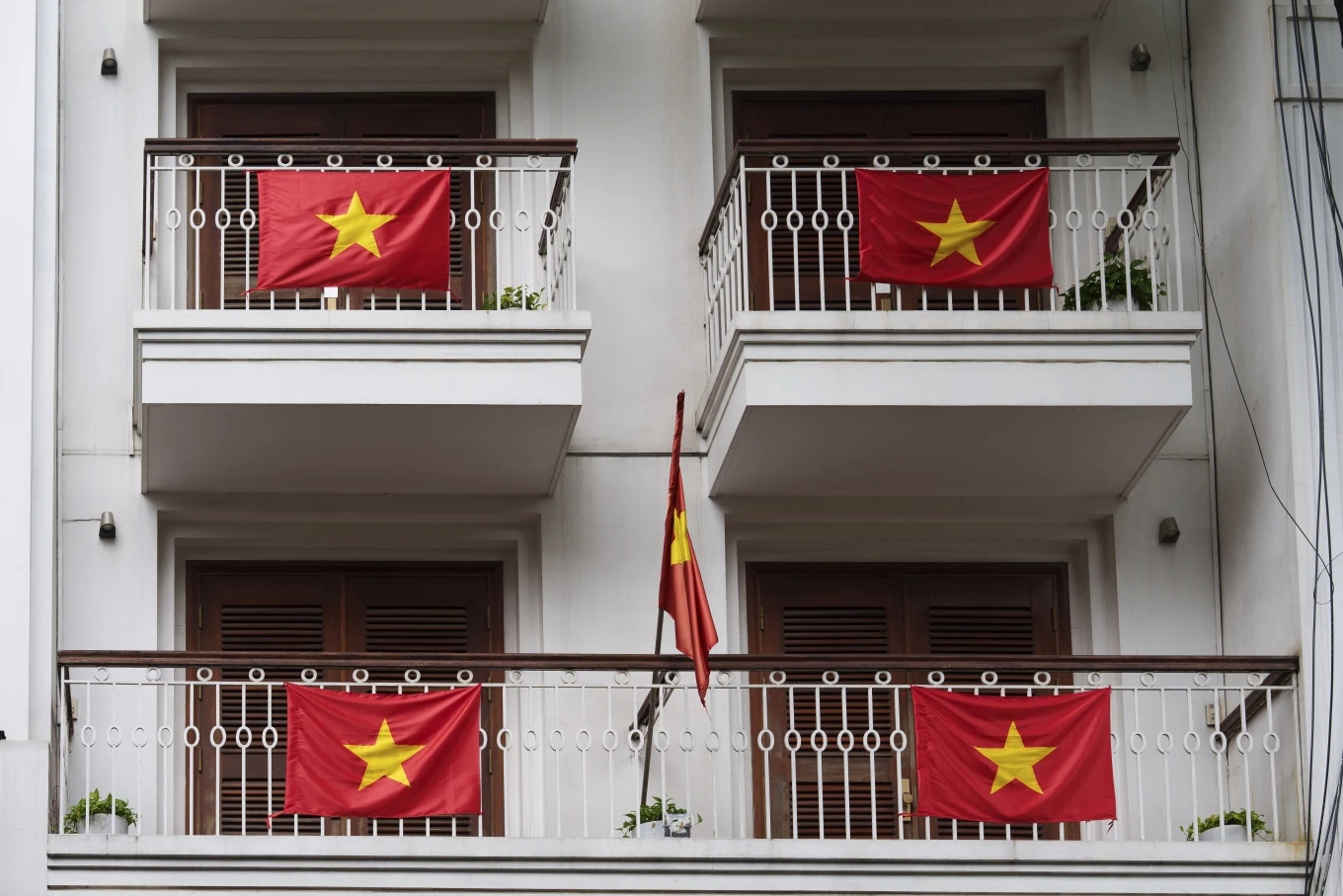 Ban c&ocirc;ng H&agrave; Nội rực rỡ cờ hoa qua ống k&iacute;nh h&atilde;ng tin quốc tế- Ảnh 12.