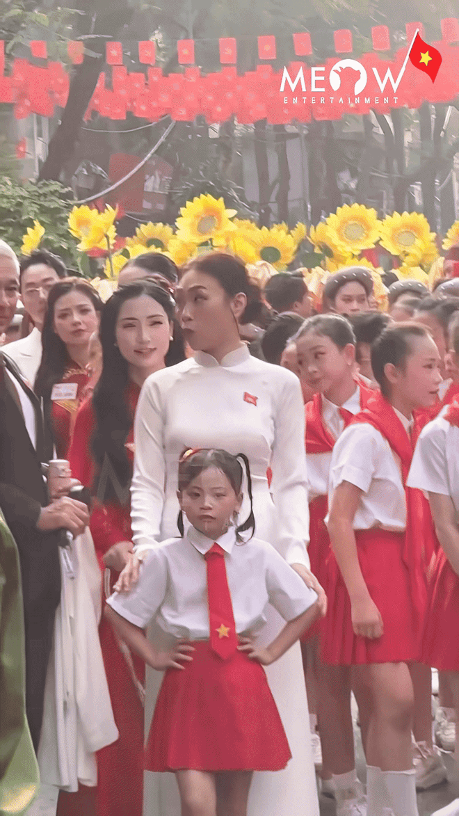 Mỹ Tâm trẻ đẹp vô cùng trong tà áo dài trắng, visual tuổi 44 không có gì phải chê- Ảnh 7. Mỹ Tâm trẻ đẹp vô cùng trong tà áo dài trắng, visual tuổi 44 không có gì phải chê- Ảnh 7.