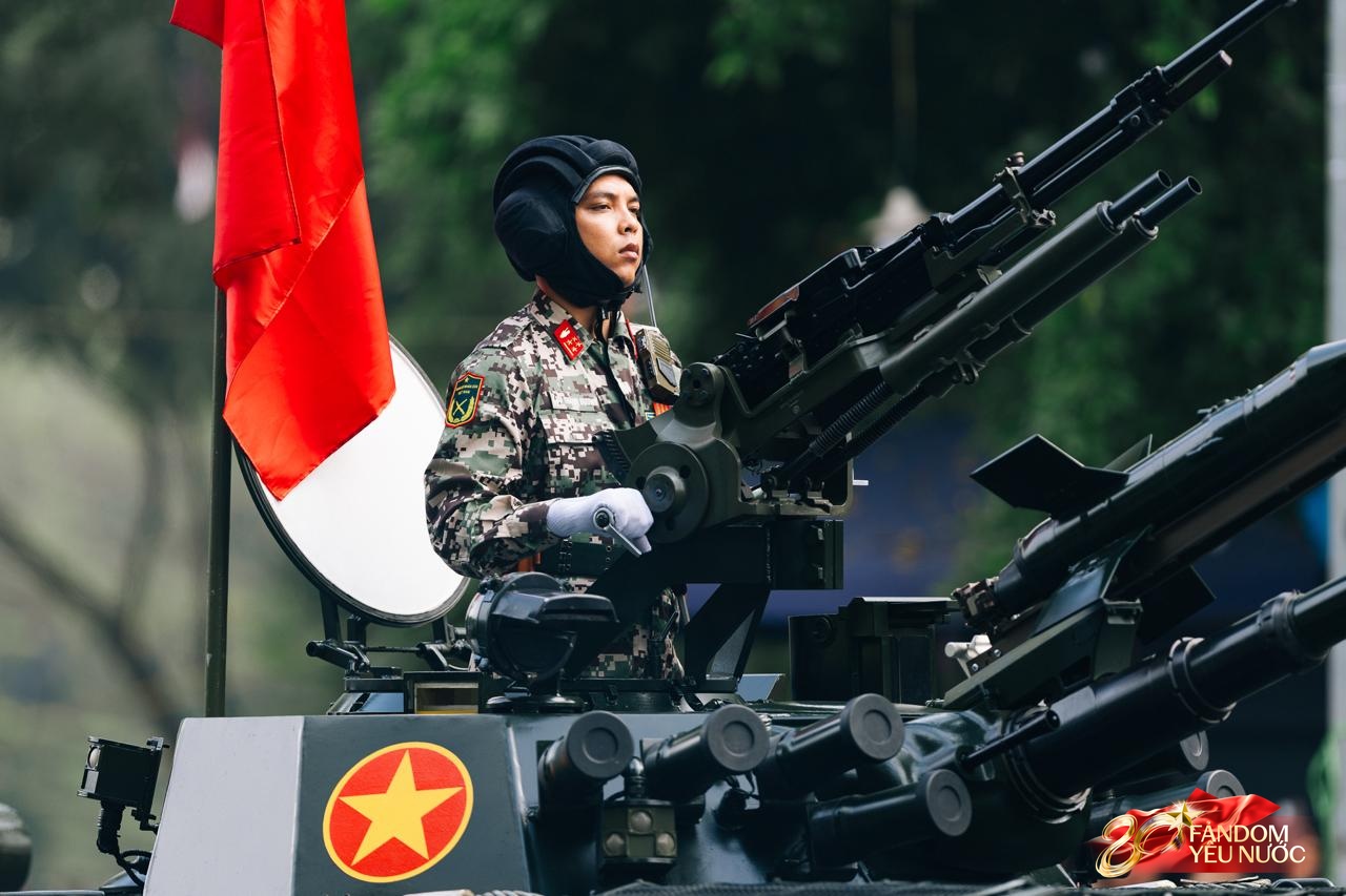 Tạm biệt A80: Các khối diễu binh, diễu hành tỏa khắp các tuyến phố Thủ đô, hòa chung niềm vui với người dân- Ảnh 30.