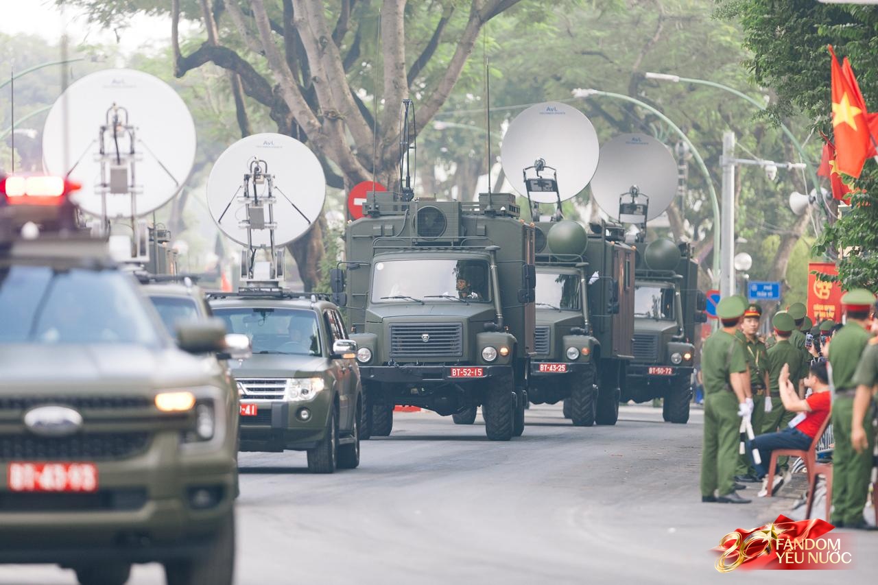 Tạm biệt A80: Các khối diễu binh, diễu hành tỏa khắp các tuyến phố Thủ đô, hòa chung niềm vui với người dân- Ảnh 36.
