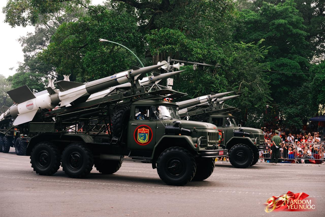 Tạm biệt A80: Các khối diễu binh, diễu hành tỏa khắp các tuyến phố Thủ đô, hòa chung niềm vui với người dân- Ảnh 24.